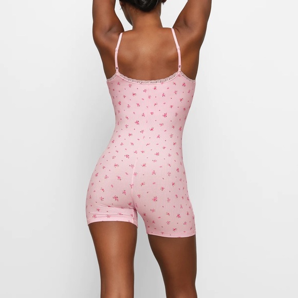 Last Chance! SKIMS Soft Lounge Lace Onesie - Picture 7 of 8